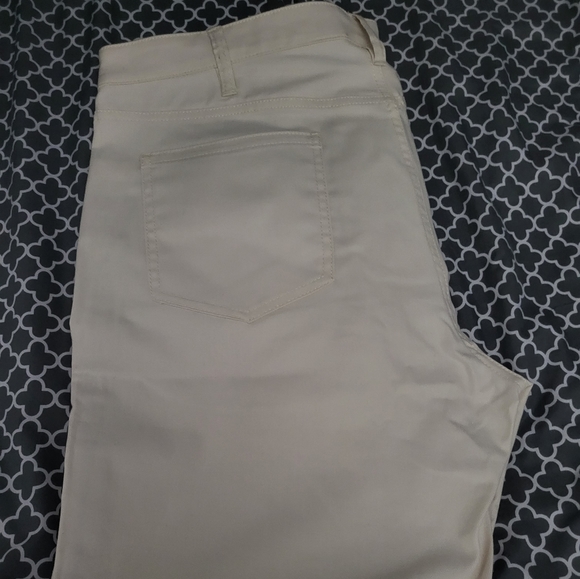 Tommy Hilfiger Khaki Pants. - Picture 3 of 5